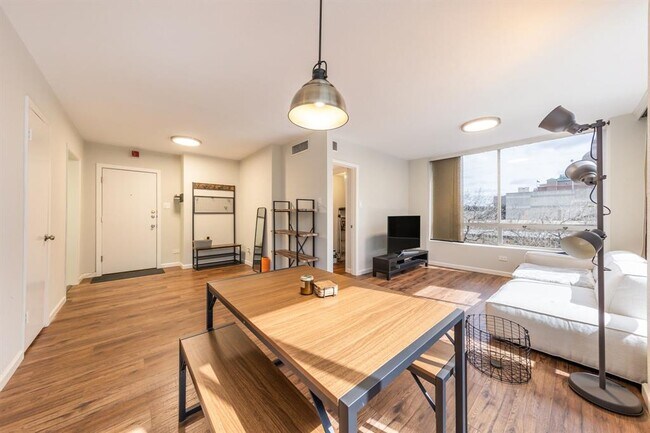 Building Photo - 1212 Guadalupe St