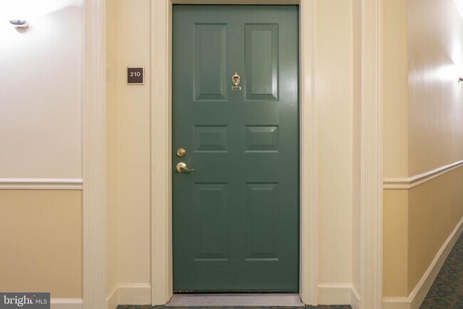 Building Photo - 2204 Westcourt Ln