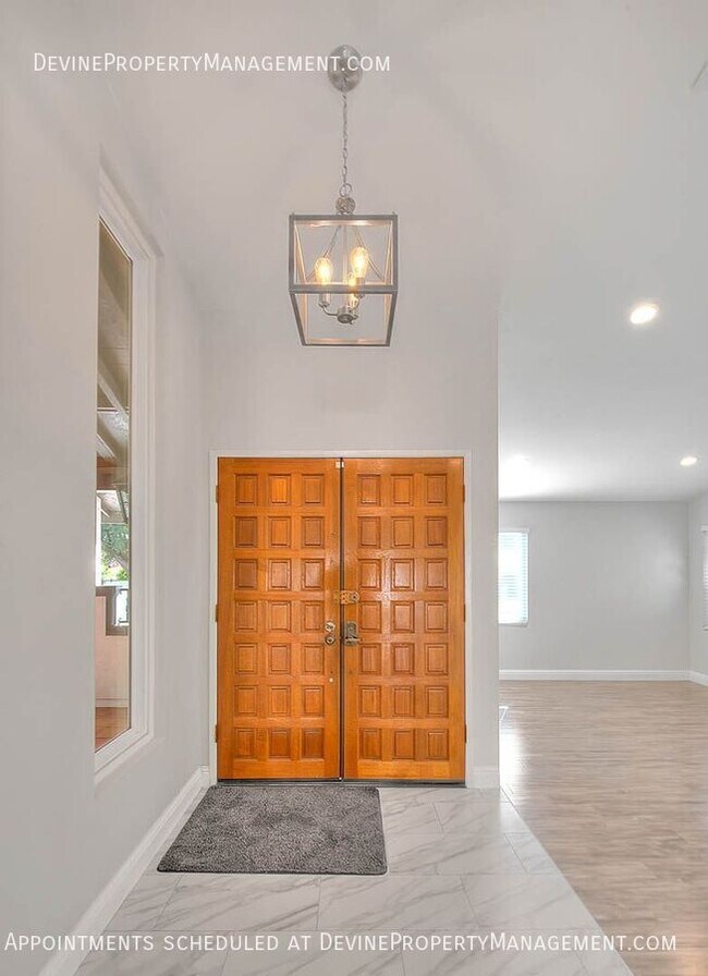 Building Photo - 9814 Hibiscus Ct