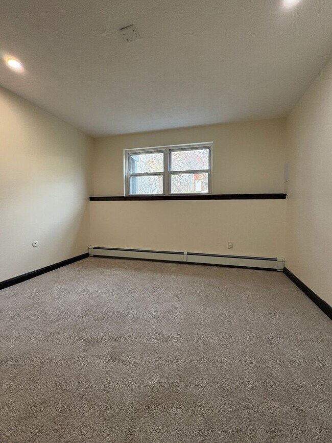 Building Photo - Rent reduced! Beautifully updated 2 bedroom condo, with 2 reserved parking spots, in Dracut MA