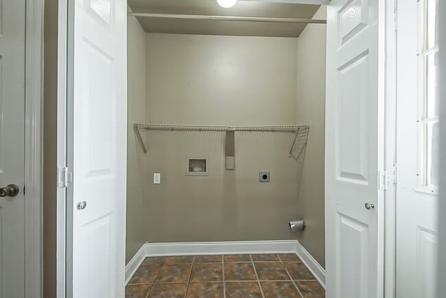 Building Photo - 13080 Burgess Ave
