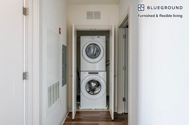 Building Photo - 36 River St