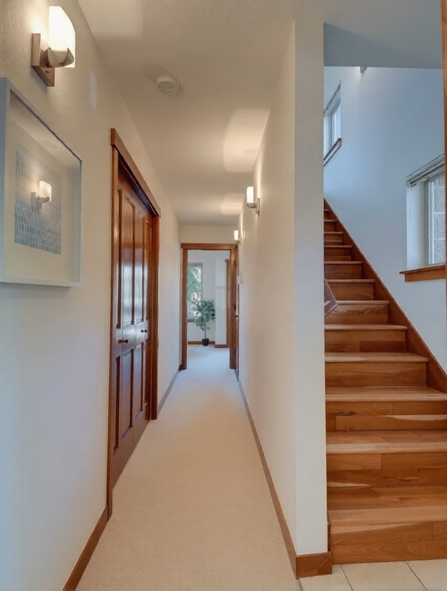 Building Photo - 722 Nob Hill Ave N