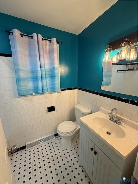 Building Photo - 21718 Magnolia Ave