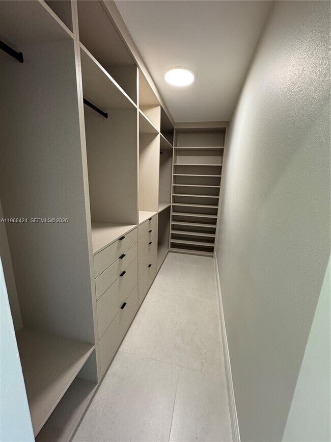 Building Photo - 1900 W 54th St