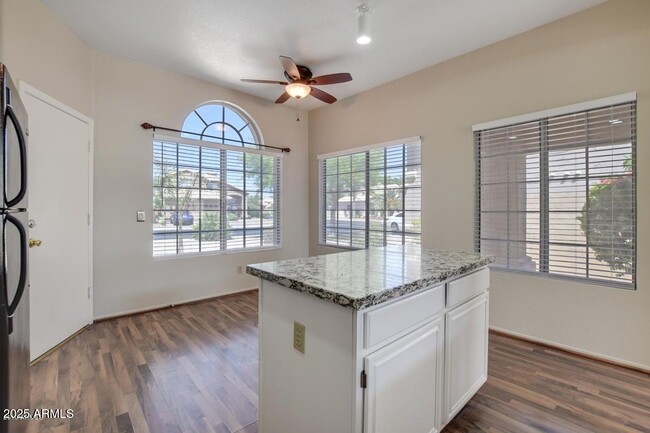 Building Photo - 7409 W Crest Ln