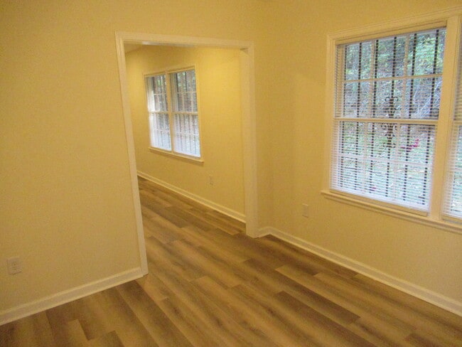 Building Photo - 2032 Rector Dr SW