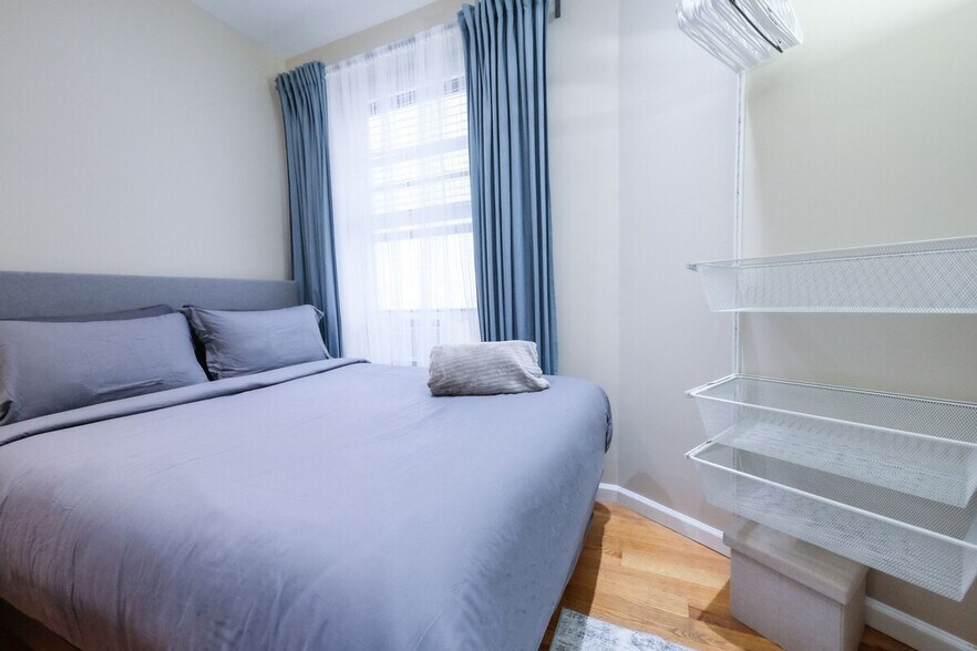 Building Photo - 5 W 101st St