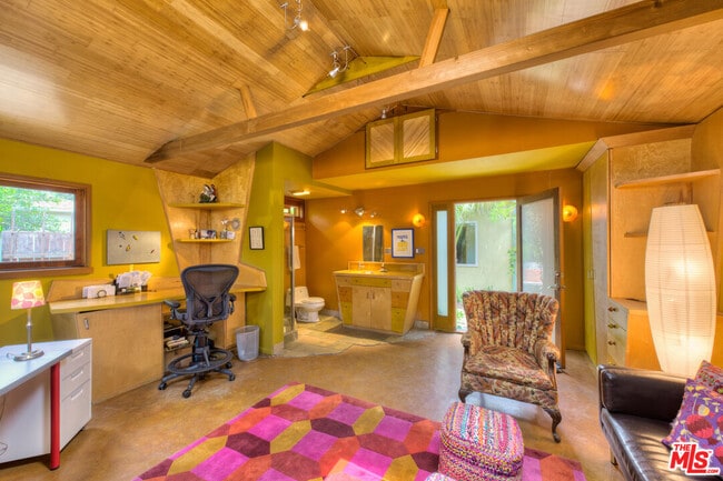 Building Photo - 3617 Maplewood Ave