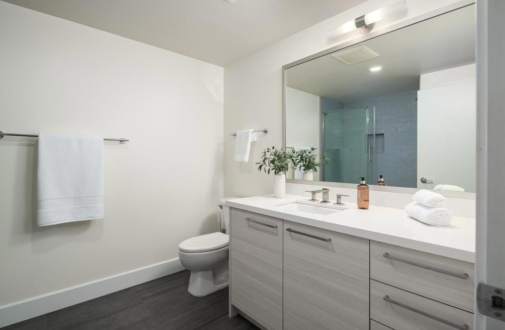 Building Photo - 1431 Pacific Hwy