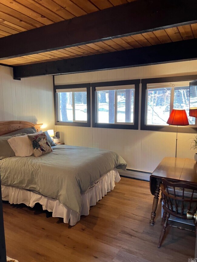 Building Photo - 702 College Dr