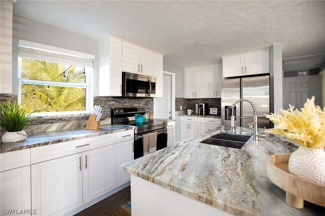 Building Photo - 528 14th St N