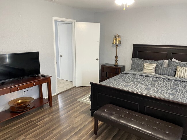 Building Photo - 5013 Wingfoot Ln