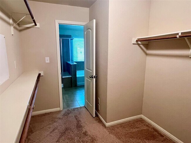 Building Photo - 929 Coulee Dr