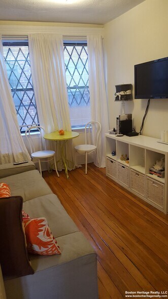 Building Photo - 54 Burbank St