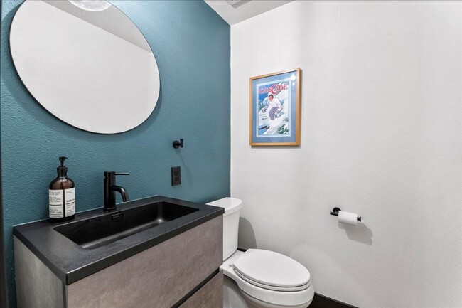 Building Photo - Fully Furnished Luxury Executive Rental