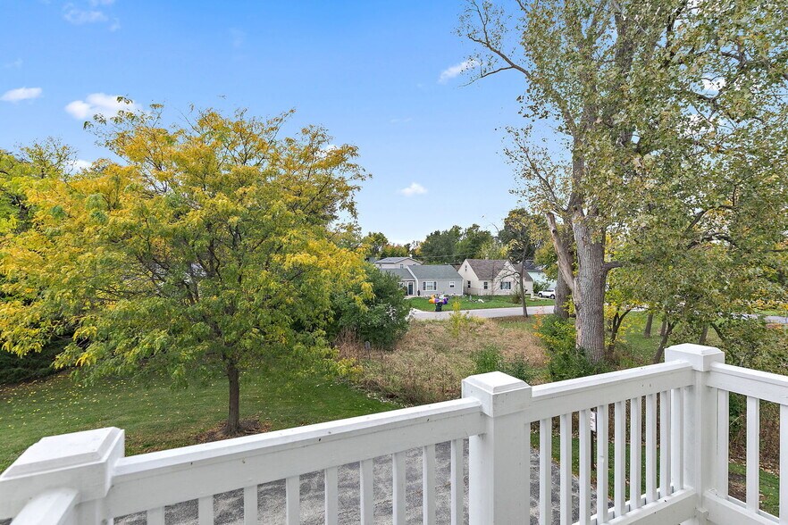 Building Photo - 361 Holiday Ln