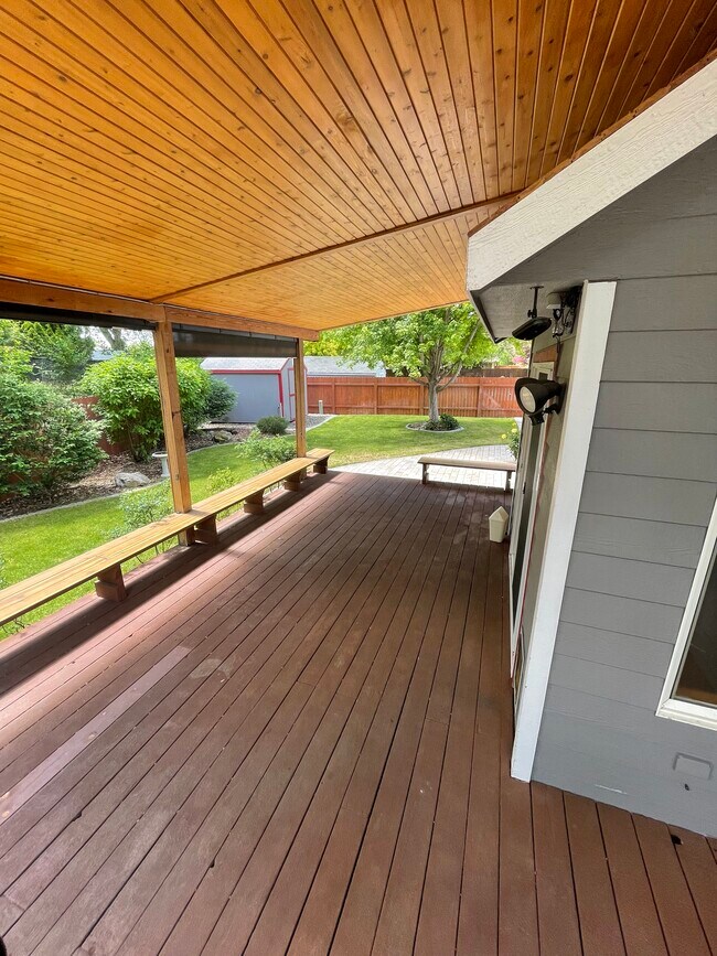 Building Photo - 740 E Opal Ct