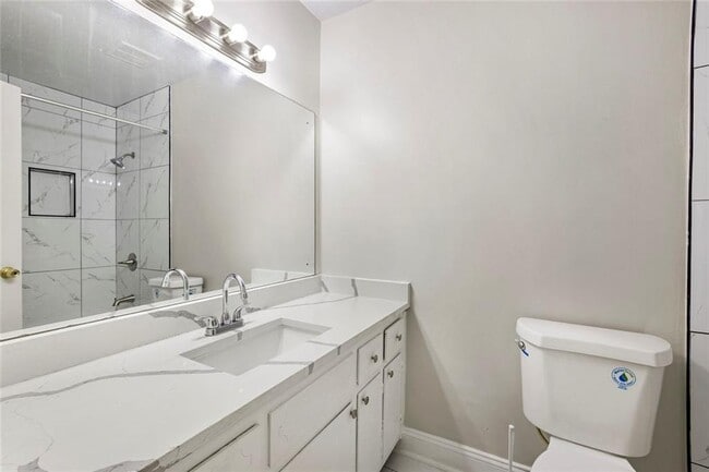 Building Photo - 1246 Elgin Way