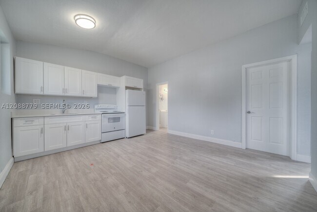 Building Photo - 17727 SW 103rd Ave