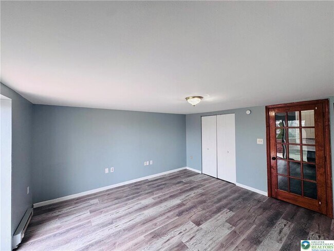 Building Photo - 402 S Bradford St