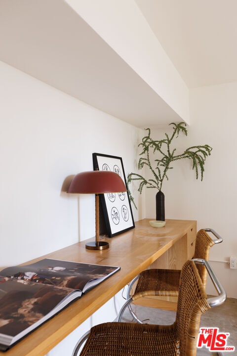 Building Photo - 1575 E Loma Alta Dr