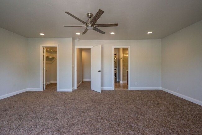Building Photo - Fully Remodeled Townhome in the Heart of D...