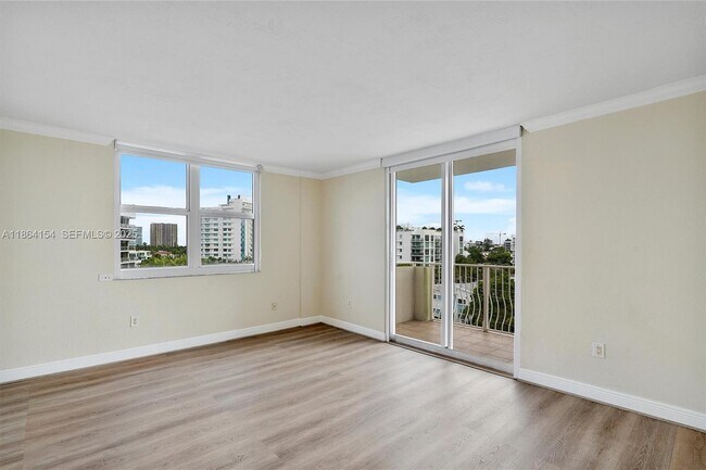 Building Photo - 10350 W Bay Harbor Dr