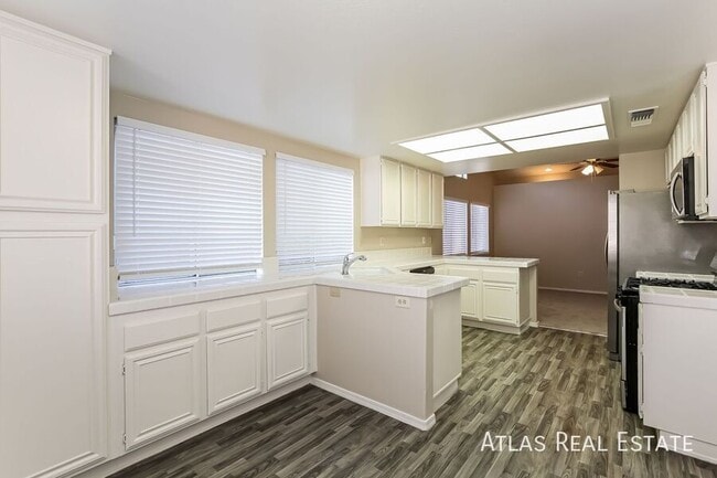 Building Photo - 5808 Ventana Dr