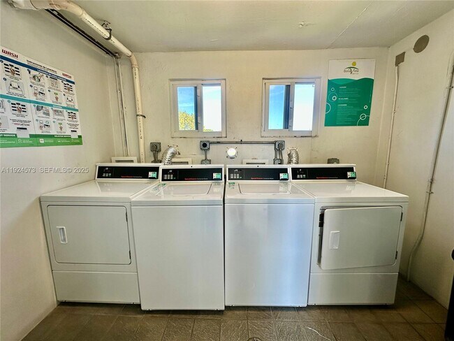 Building Photo - 411 SW 37th Ave