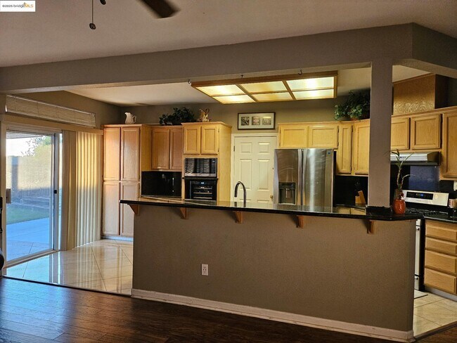 Building Photo - 2236 Newport Ct