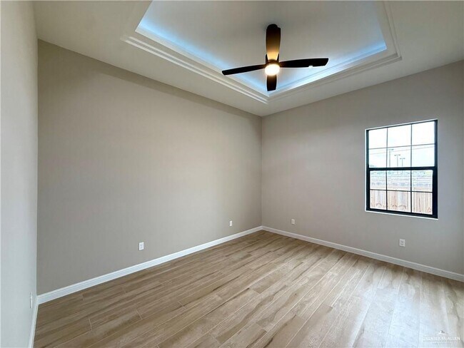 Building Photo - 33 Baylor Ave