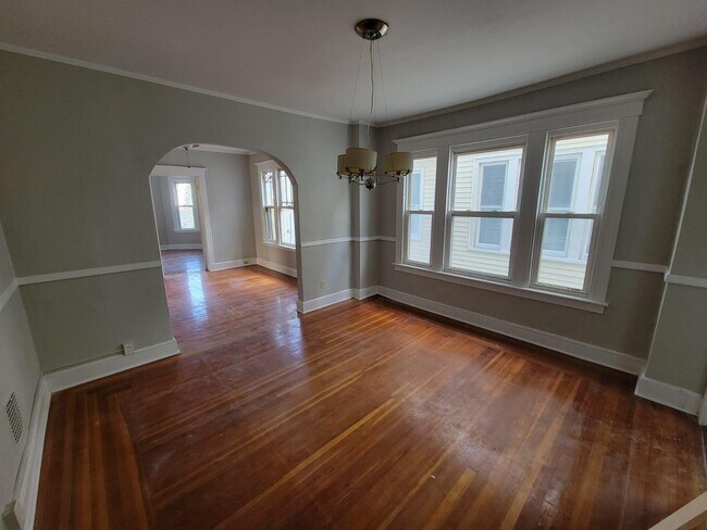 Building Photo - 504 Winthrop Ave