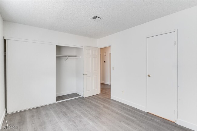 Building Photo - 312 E Tonopah Ave