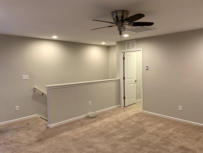 Building Photo - 204 Princess Pl