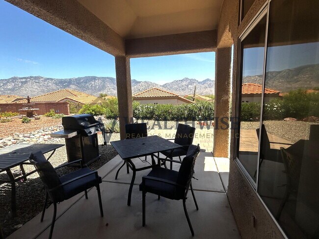 Building Photo - Luxurious 2 Bedroom 2 Bath Home for Rent in Sun City, Oro Valley 14286 N Wisteria Way, Oro Valley...