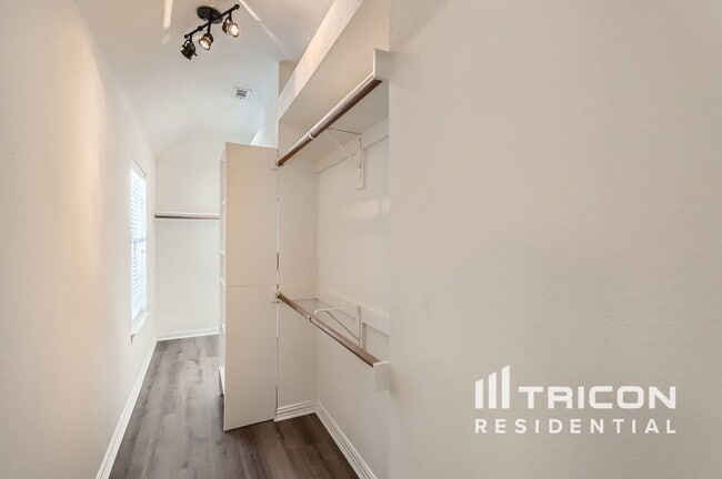 Building Photo - 2624 Dunbar Dr