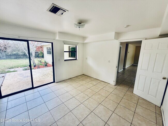 Building Photo - 410 S Tropical Trail