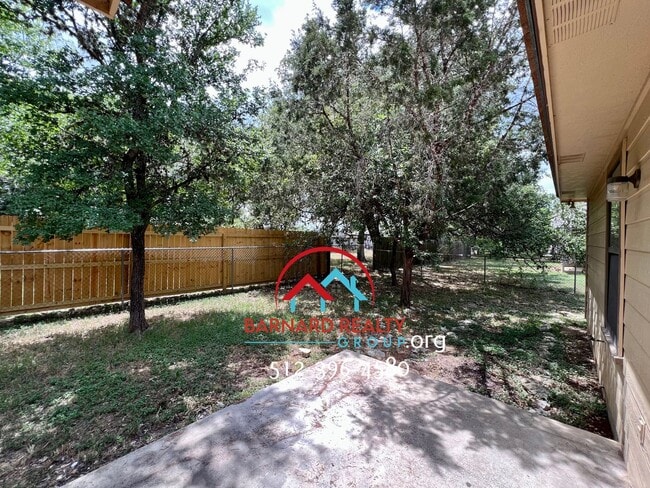 Building Photo - Available July 25: Well Maintained 3/2 Duplex