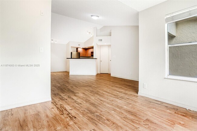 Building Photo - 643 Vista Isles Dr