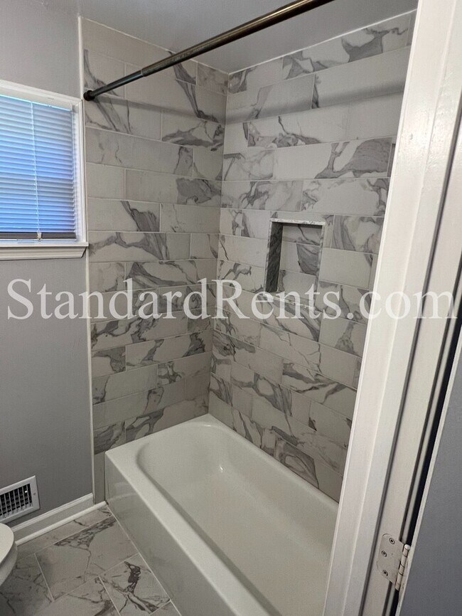 Building Photo - 2344 Clarissa Dr NW