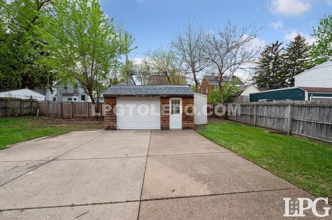 Building Photo - 4217 Asbury Dr