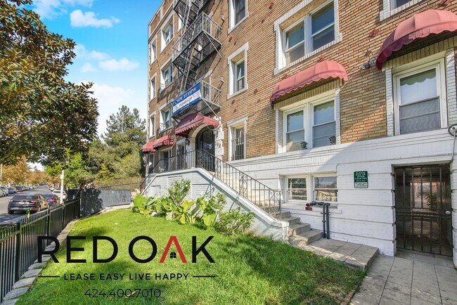 Building Photo - 200 S Kenmore Ave