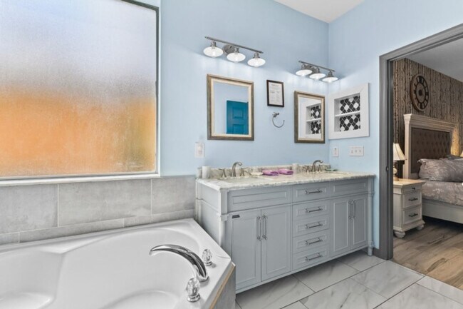 Building Photo - 8401 Secret Key Cove