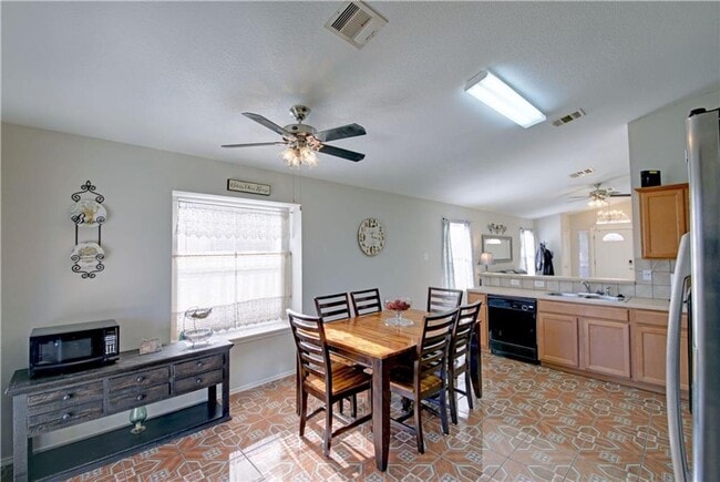 Building Photo - Very clean well maintained one-story home.