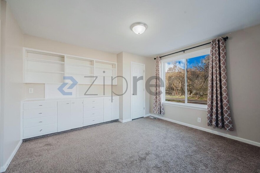 Building Photo - 593 W 1020 S