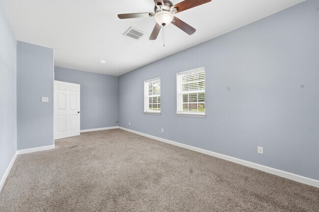 Building Photo - 15621 Northland Dr