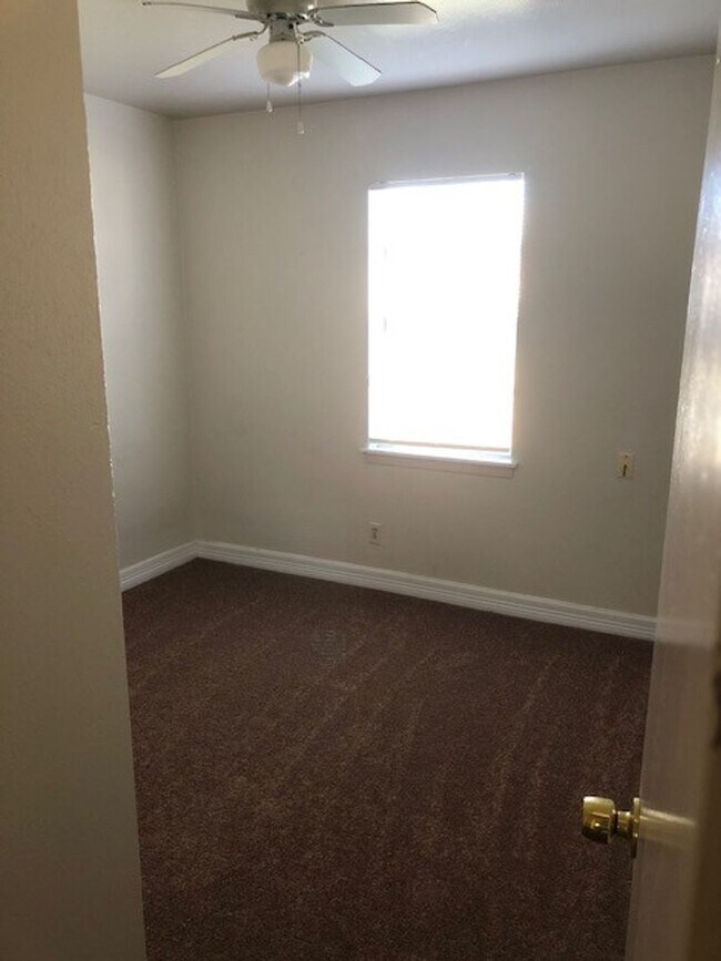 Building Photo - *Lease Pending* Comfortable three bedroom home!