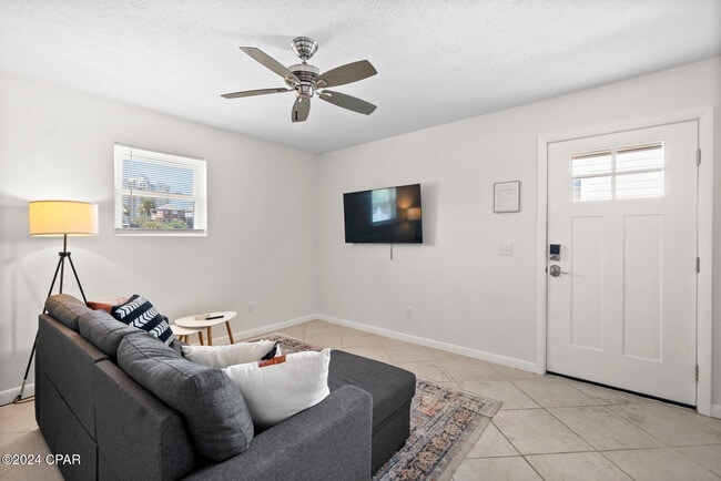 Building Photo - 6322 Sunset Ave