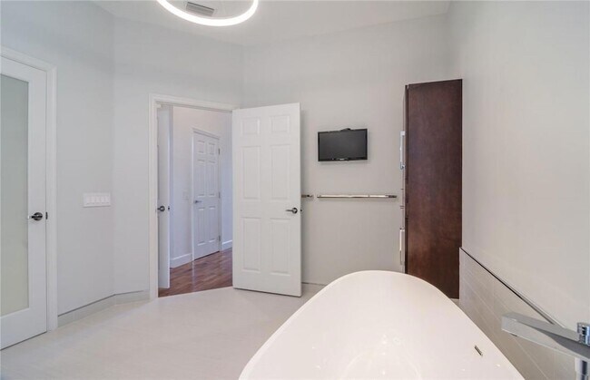 Building Photo - 2519 Bay Pointe Ct